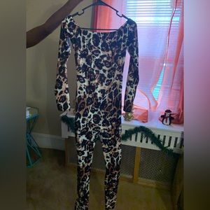 Stretch leopard women’s jumpsuit. Off the shoulder